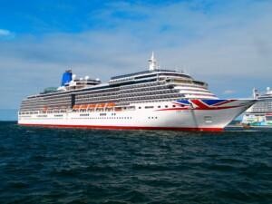 Arcadia cruise ship sailing at sea, featuring ALMACO’s modular marine accommodation and turnkey outfitting solutions for passenger vessels.